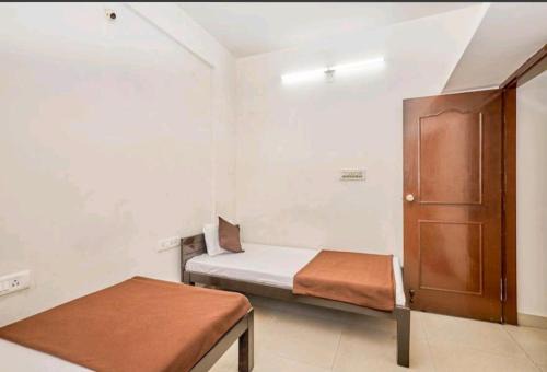 Transit Dorms Backpackers Inn Hostel 