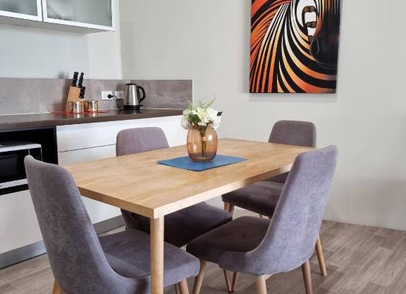 Waverley apartment D-one bedroom wifi available