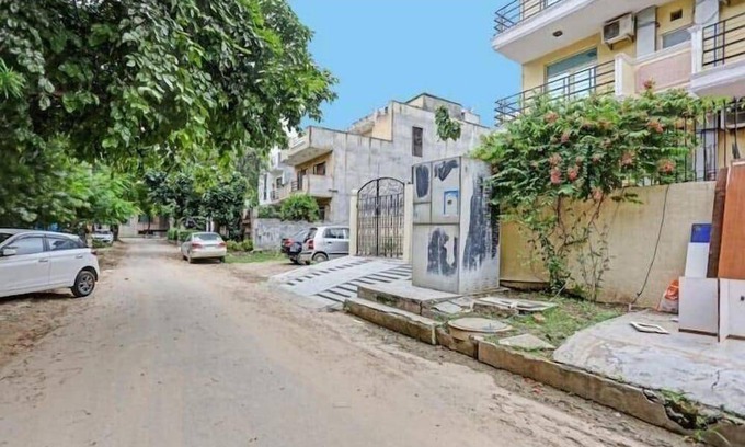 DLF Phase 3 Hotel | 120 m² Hotel ∙ 2 guests