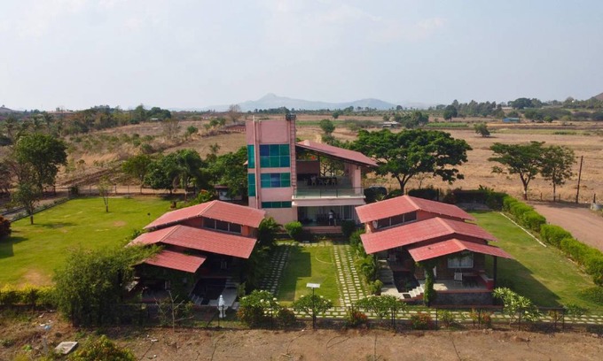 Nashik Resort | 1500 m² Resort ∙ 4 bedrooms ∙ 12 guests