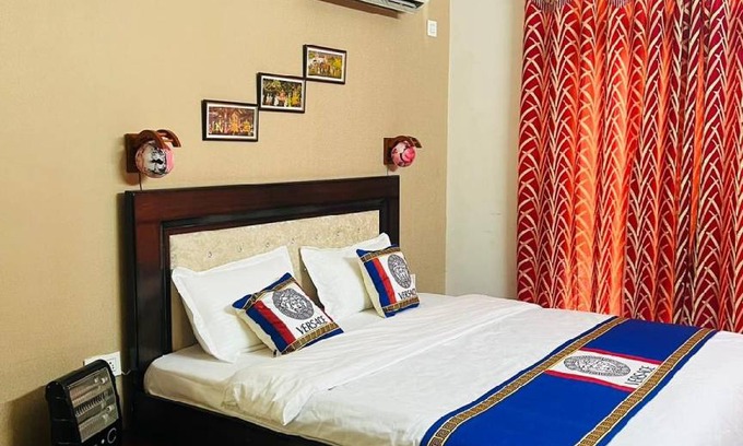 Zirakpur Apartment | 1650 m² Apartment ∙ 3 bedrooms ∙ 10 guests