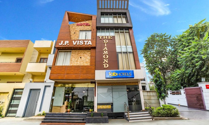 Zirakpur Hotel | 200 m² Hotel ∙ 5 guests