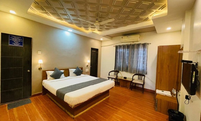 Pandharpur Hotel | 200 m² Hotel ∙ 5 guests