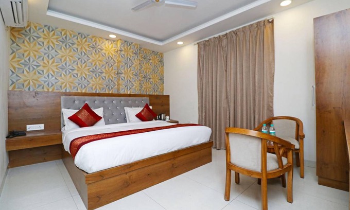 Mahipalpur Hotel | 300 m² Hotel ∙ 4 guests