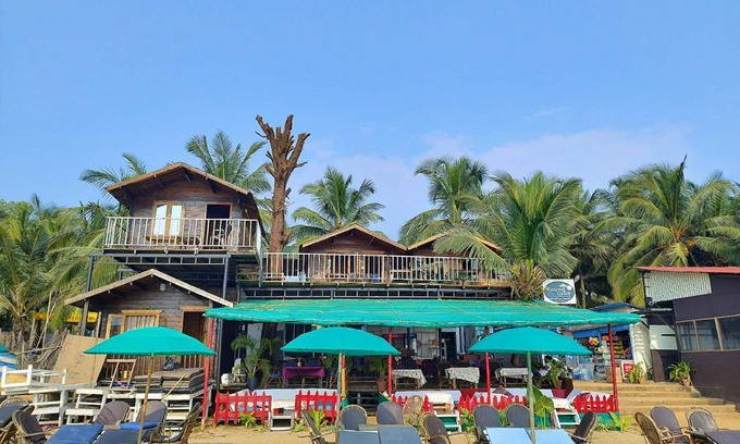 Patnem Other | 350 m² Tent ∙ 3 guests