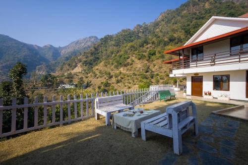 Tehri Villa | Alaya Stays Madhuram Pet-Friendly Hillside Retreat With Garden & Balcony