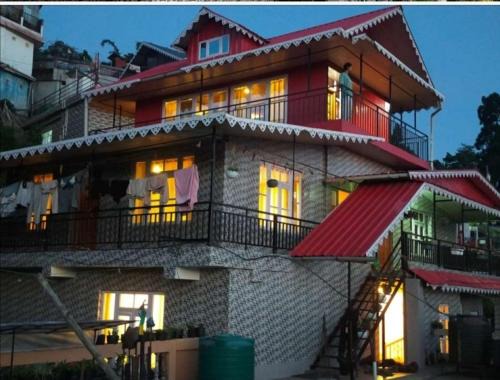 Karsiyang House | Arms Homestay & Girls Hostel
