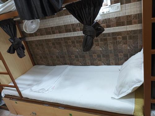 Mumbai Hostel | CST Dormitory