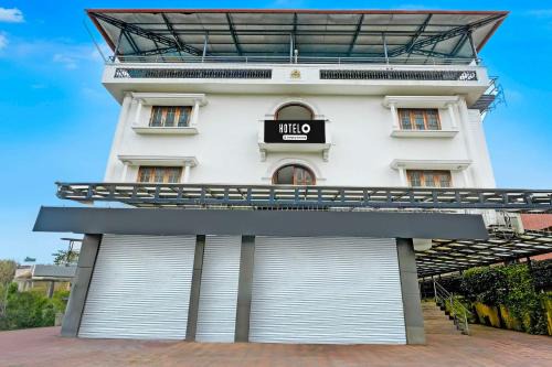 Shenoys Hotel | Hotel O MG Road Marine View Point