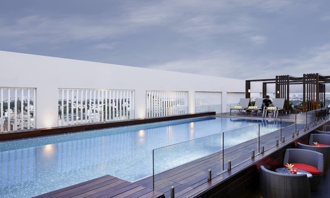 Alwarpet Hotel | Novotel Chennai Chamiers Road Hotel