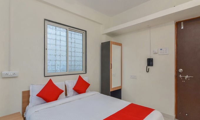 Phase 1 Hotel | OYO 19162 Flagship Aura