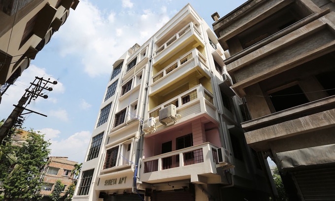 Chinar Park Hotel | OYO 22566 Red Velvet Inn