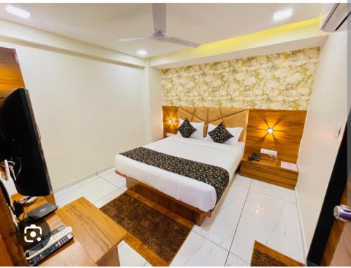Old Manali House | Residency's Royal Galaxy Palace