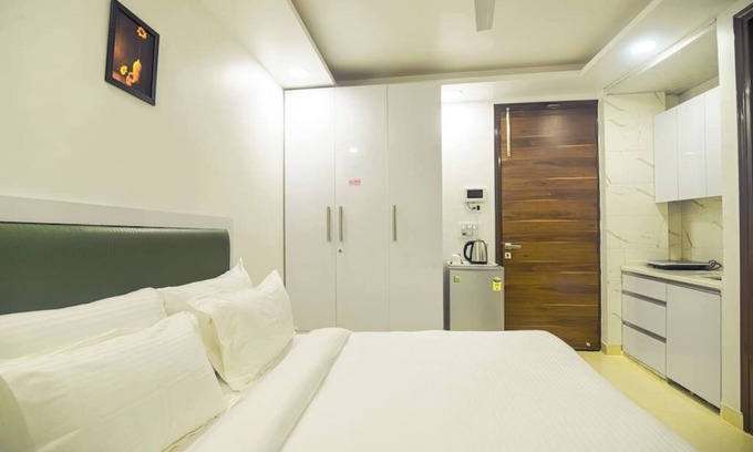 Gurugram Apartment | Studio apartment with patio &gym near global foyer