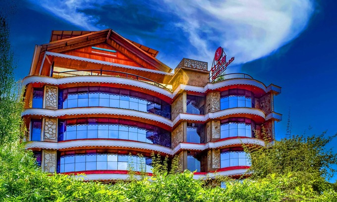 Darjeeling House | Sumi Queen's Yard Rink Mall Darjeeling