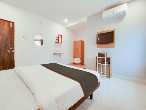 LB Nagar Hotel | Super Collection O White Ridge Kamineni