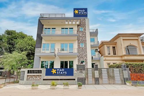 Sector 39 Hotel | The Byke Express Medicity Near Medanta