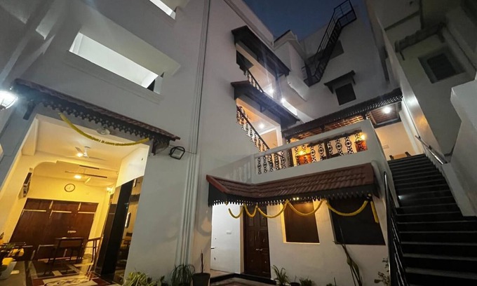 White Town Hotel | Villa Vedapuri