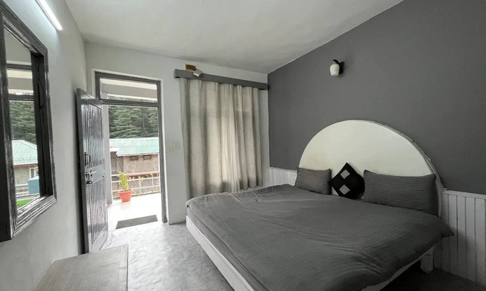 Old Manali Hostel | Young Monk Hostel - Standard Roomnn