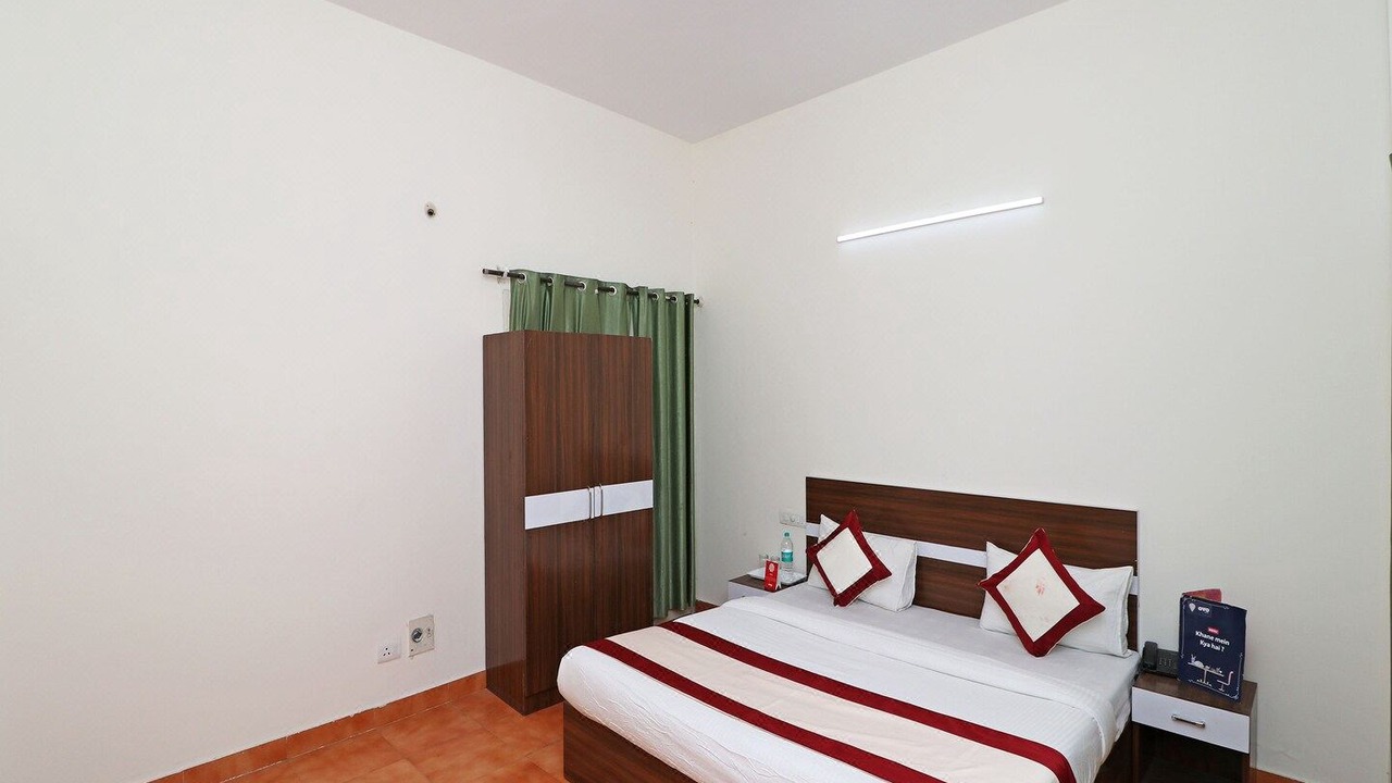 Photo of Bedroom in Mahipalpur