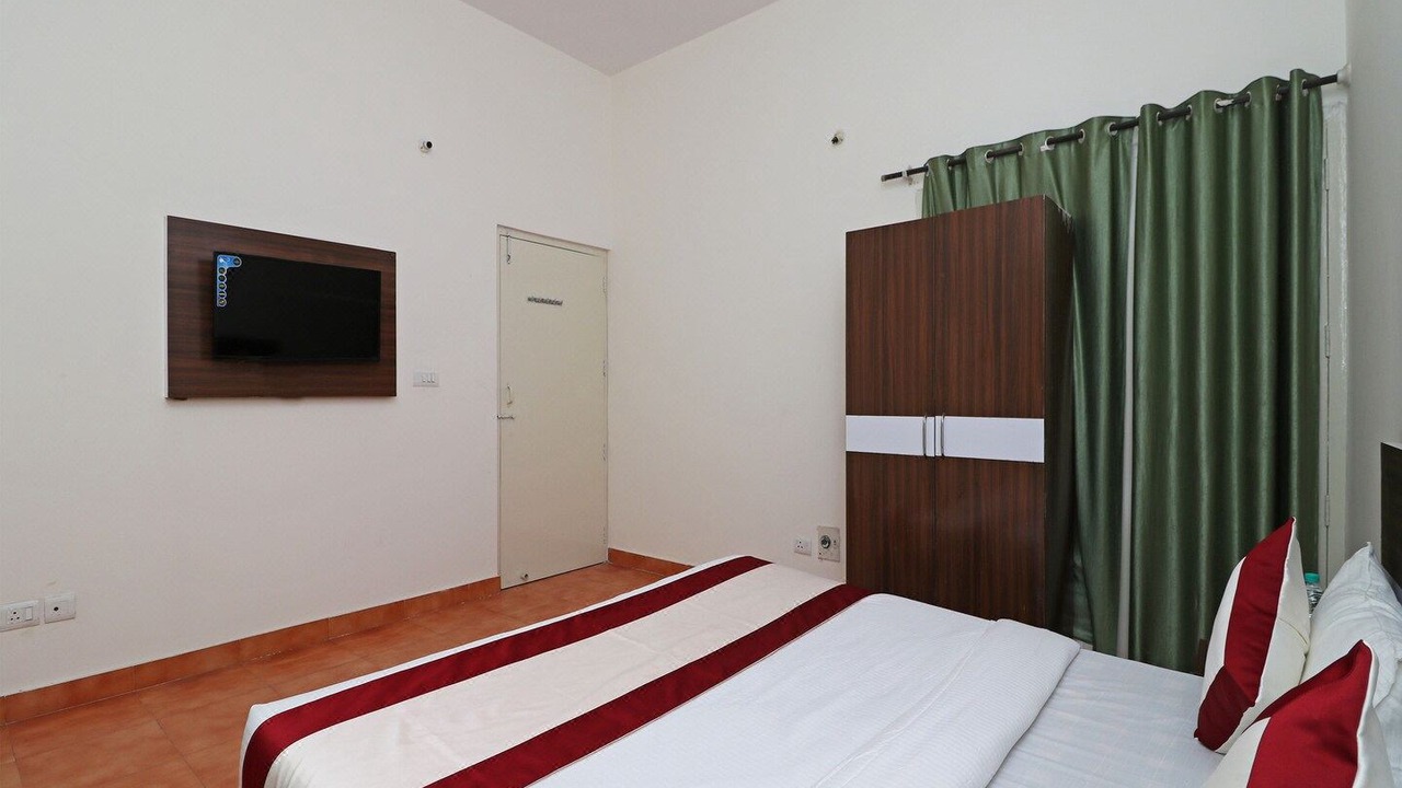 Photo of Bedroom in Mahipalpur
