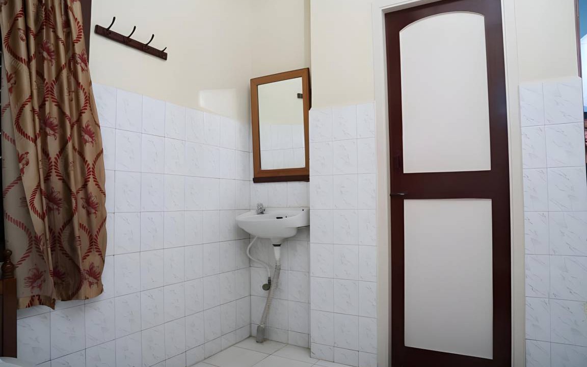 Photo of Bathroom in Teynampet