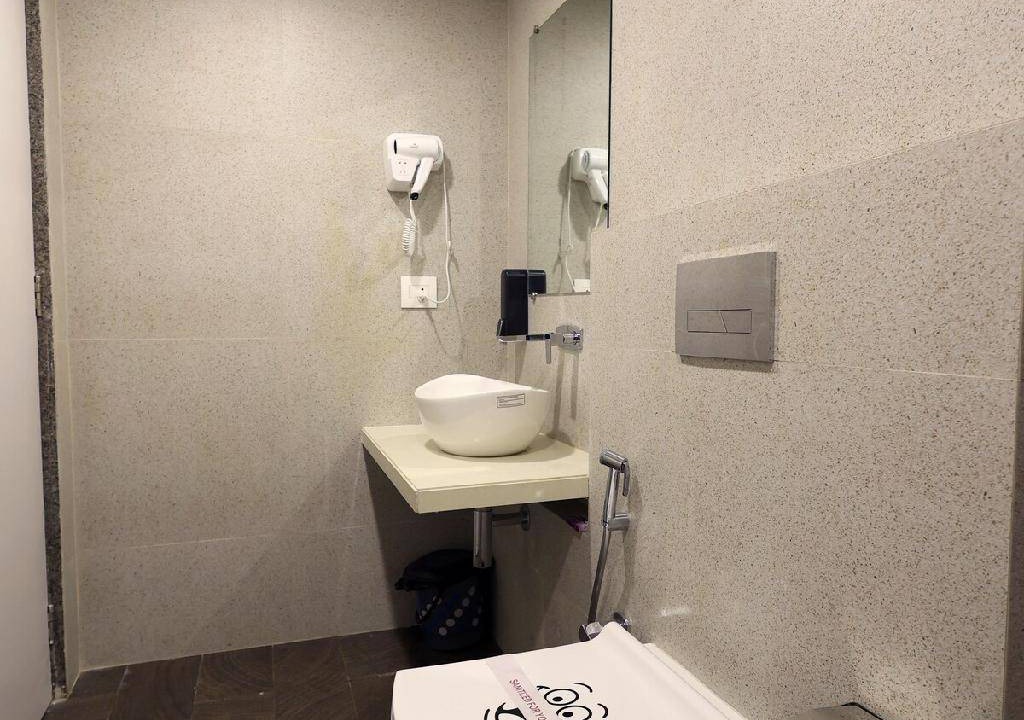 Photo of Bathroom in Hiranandani Gardens