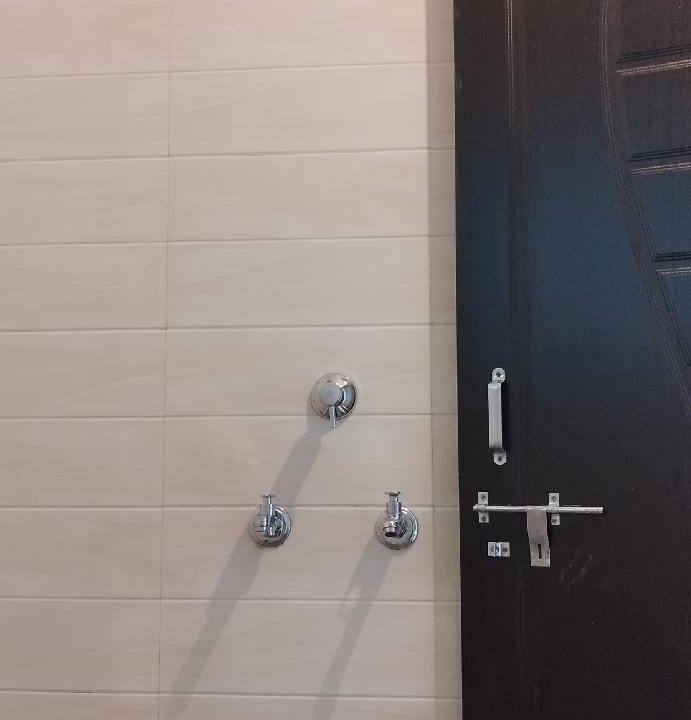 Photo of Bathroom in Hireguthi