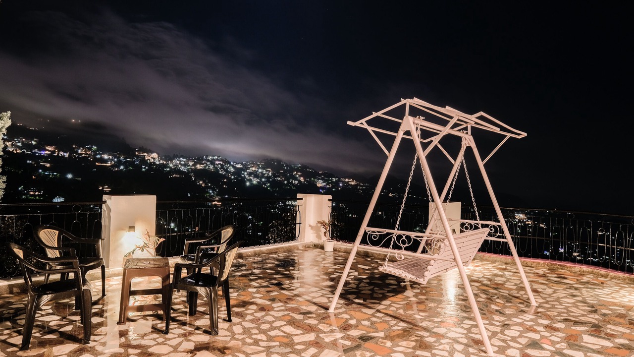 Photo of Patio Balcony in The Mall Road