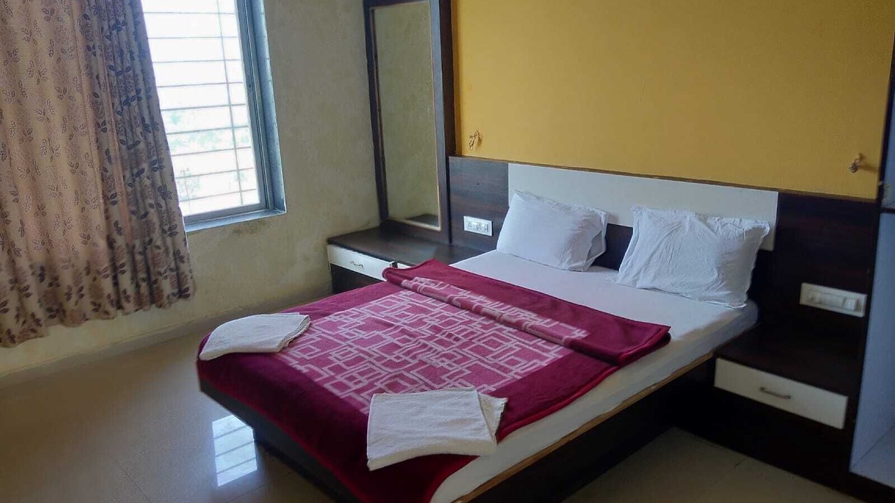 Photo of Bedroom in Ghodegaon