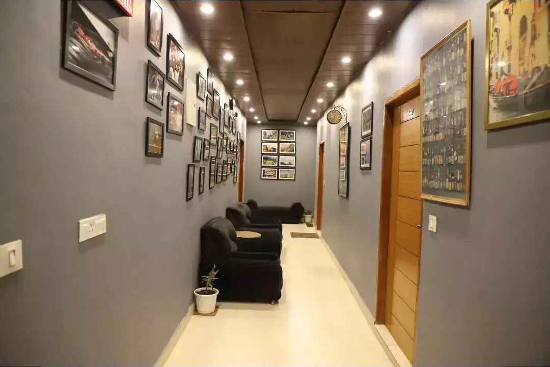 Photo of Others in The Mall Road