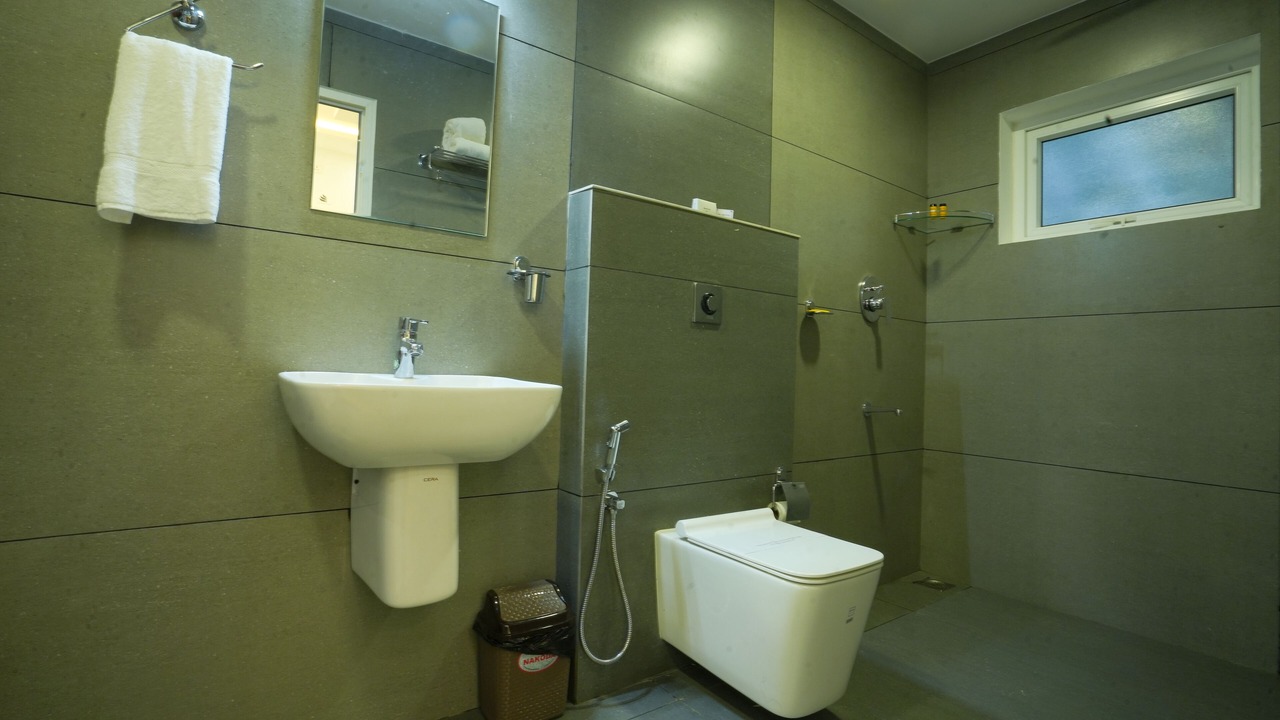 Photo of Bathroom in Maraiyur