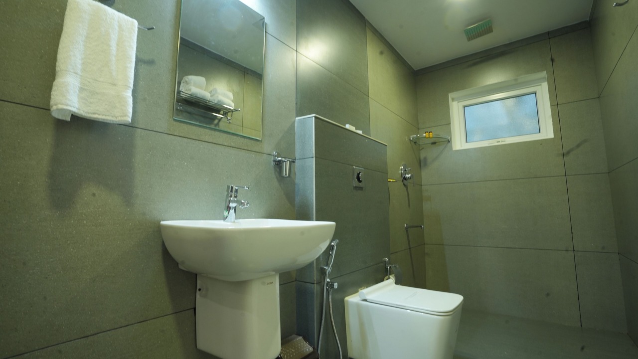 Photo of Bathroom in Maraiyur