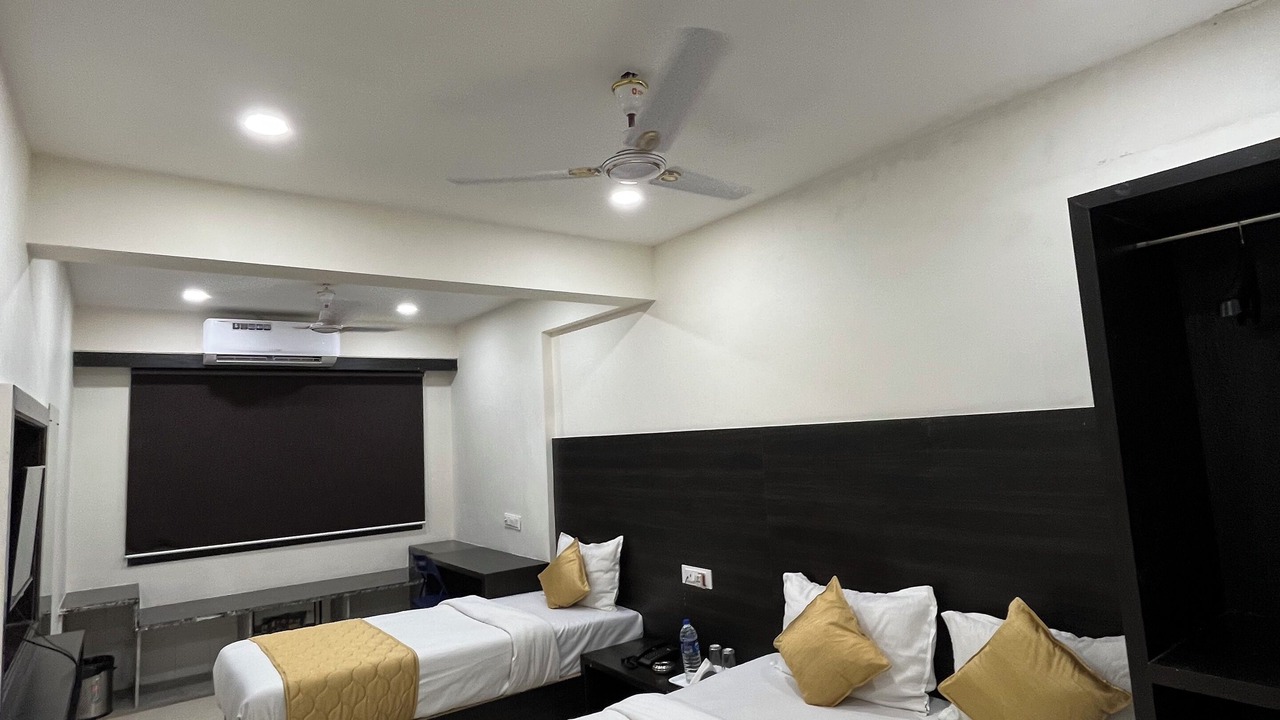Photo of Bedroom in Versova