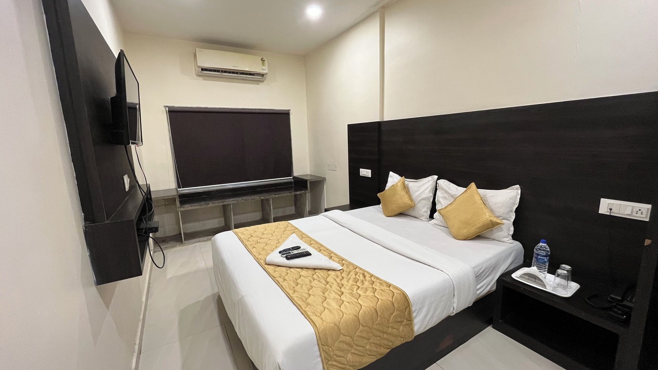Photo of Bedroom in Versova