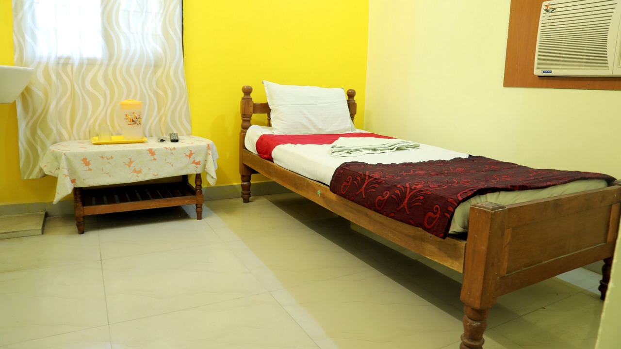 Photo of Bedroom in Thirukadaiyur