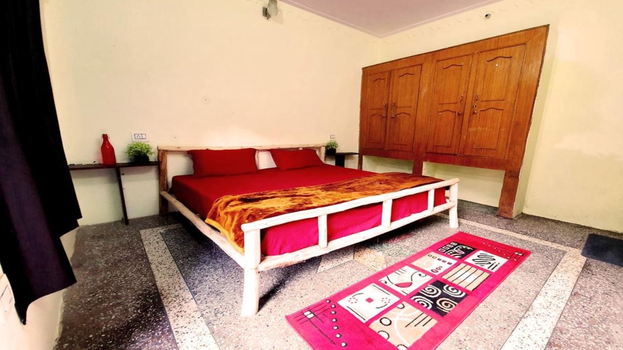 Photo of Bedroom in Jibhi