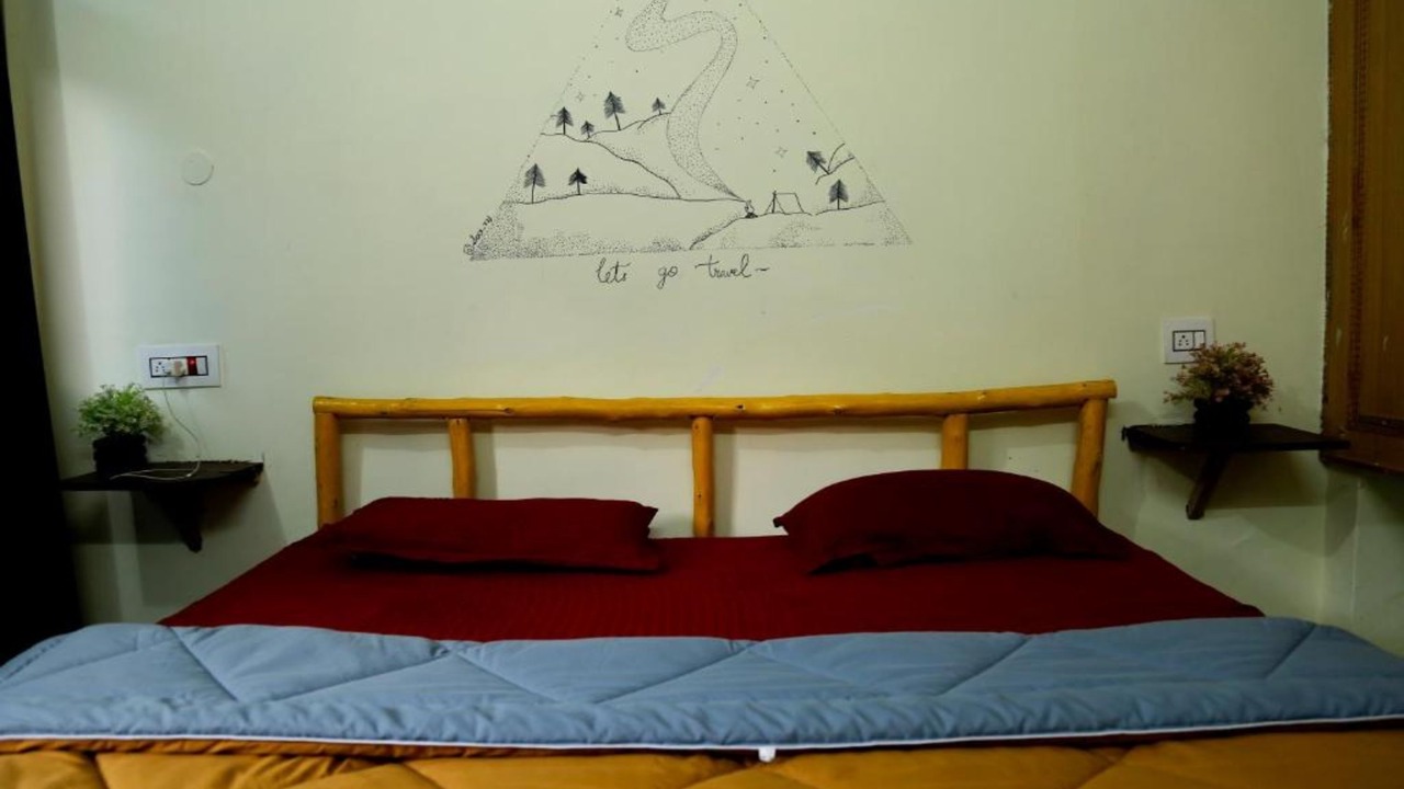 Photo of Bedroom in Jibhi