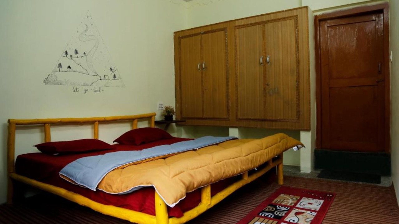 Photo of Bedroom in Jibhi