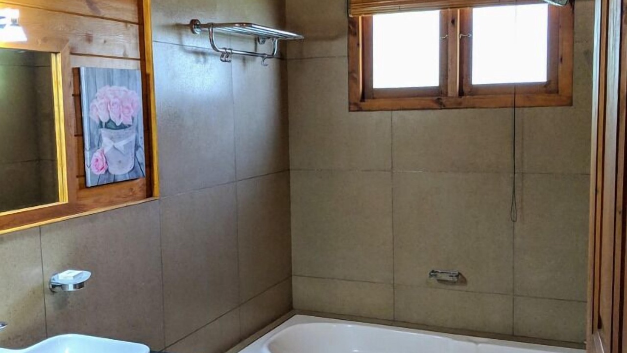 Photo of Bathroom in Vazhavatta