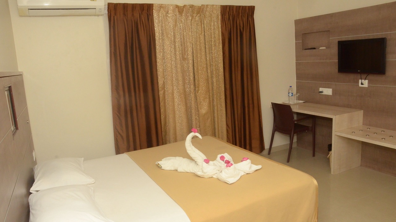 Photo of Bedroom in Thirukadaiyur