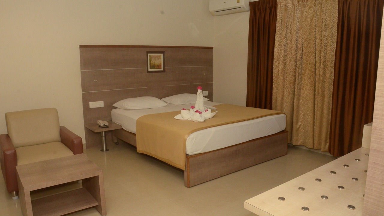 Photo of Bedroom in Thirukadaiyur