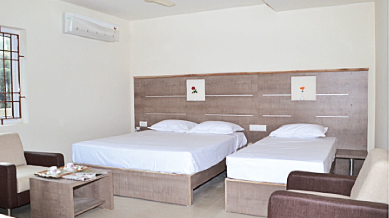 Photo of Bedroom in Thirukadaiyur