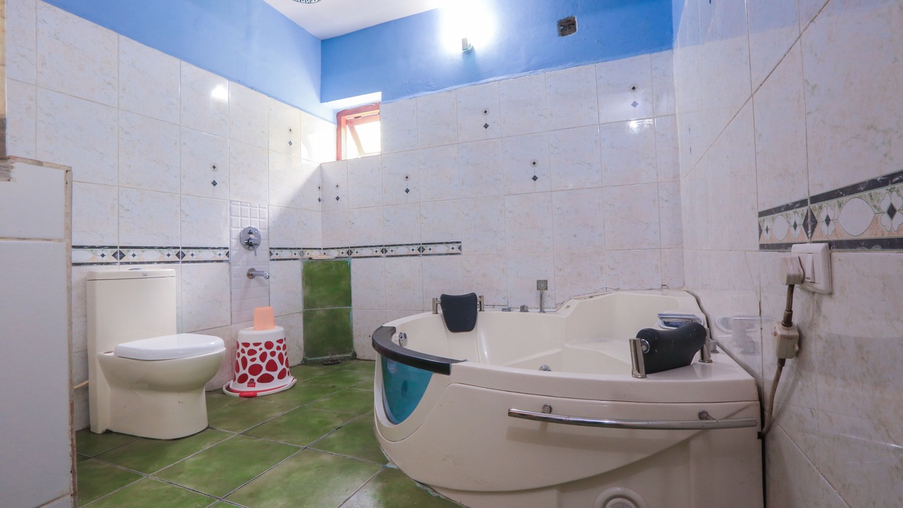 Photo of Bathroom in Naduvattam