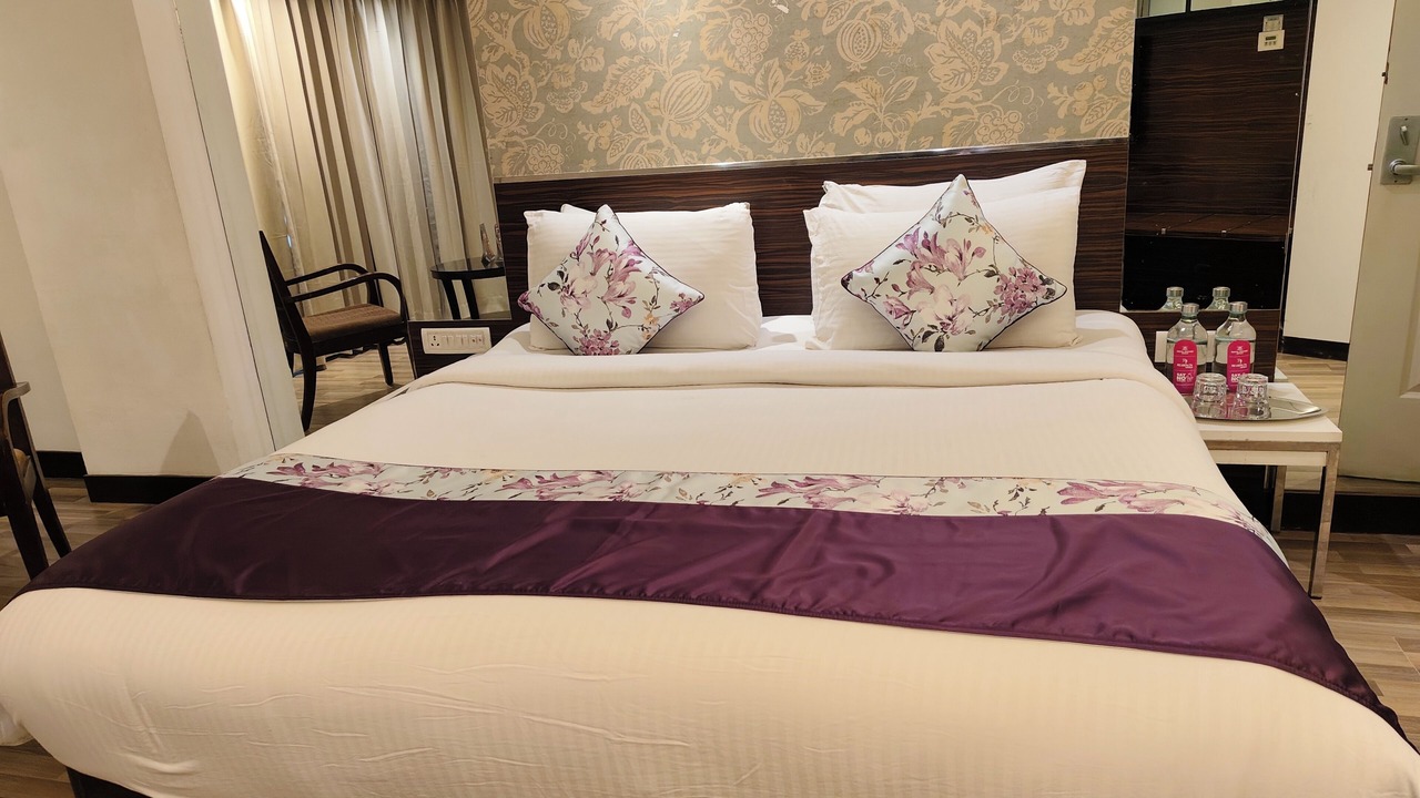 Photo of Bedroom in Shivaji Nagar