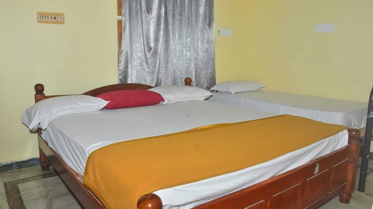 Photo of Bedroom in Thirukadaiyur