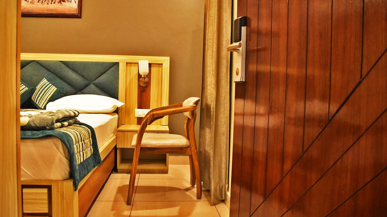 Photo of Bedroom in Devaprayag