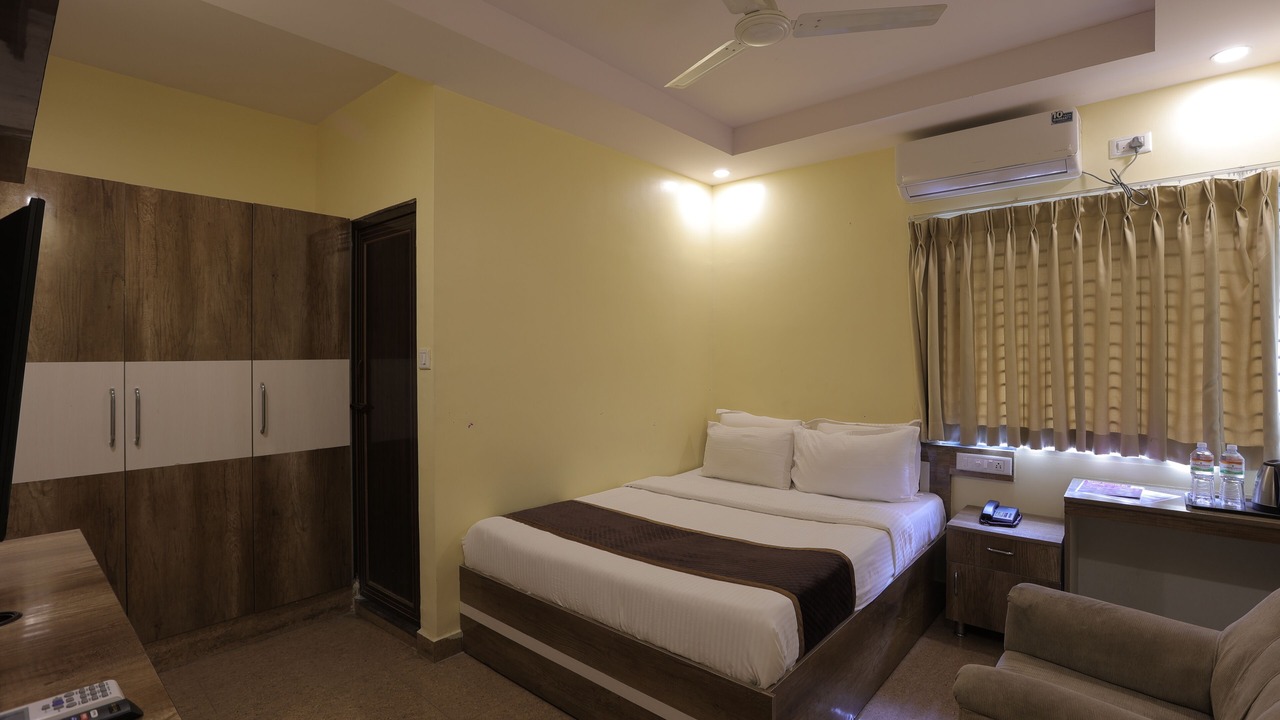 Photo of Bedroom in HBR Layout