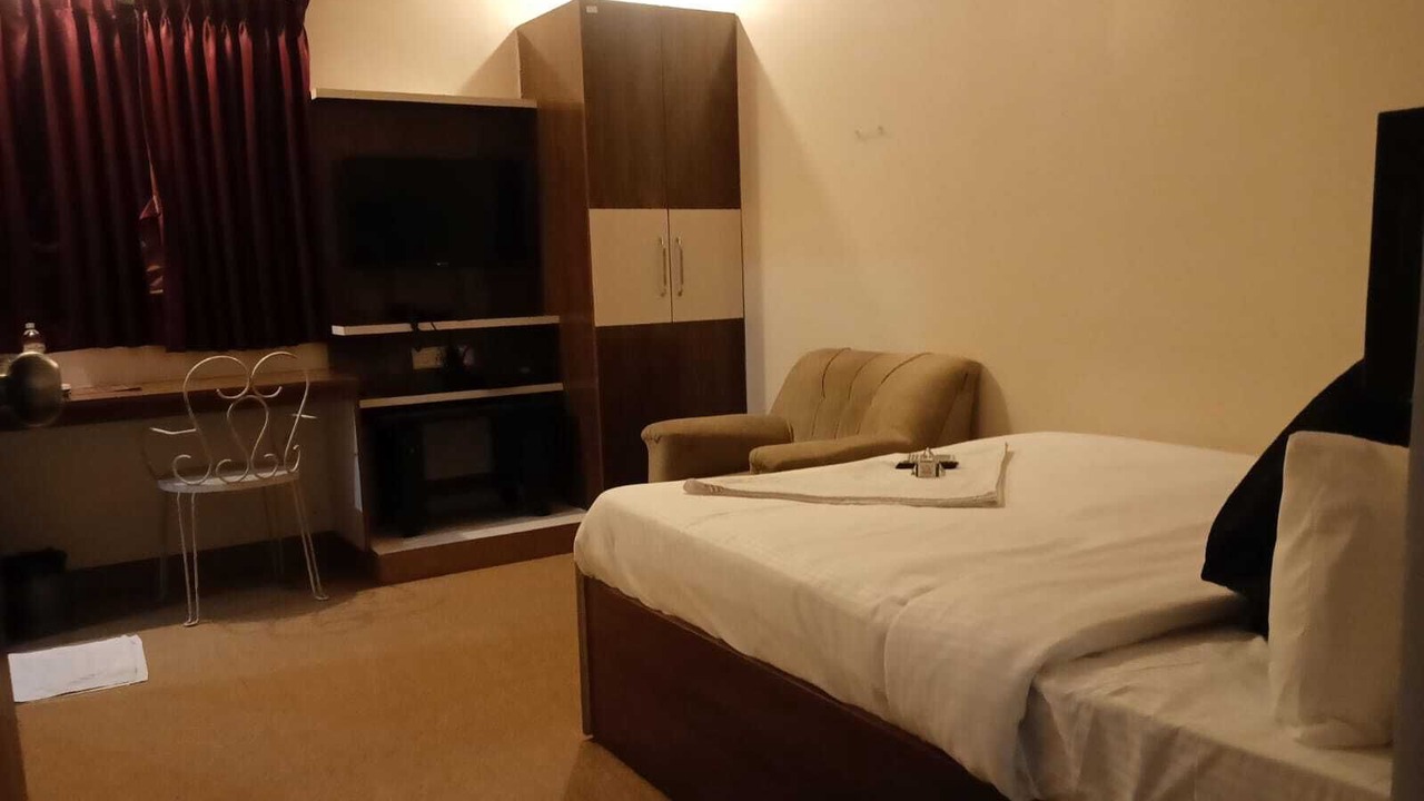 Photo of Bedroom in HBR Layout