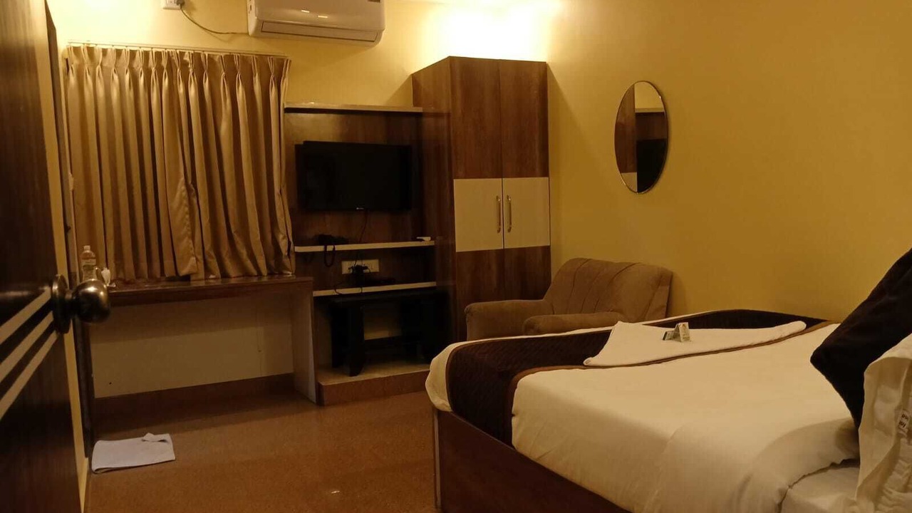 Photo of Bedroom in HBR Layout